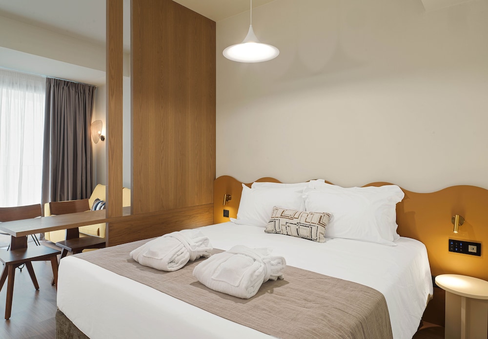 Deluxe Studio Suite