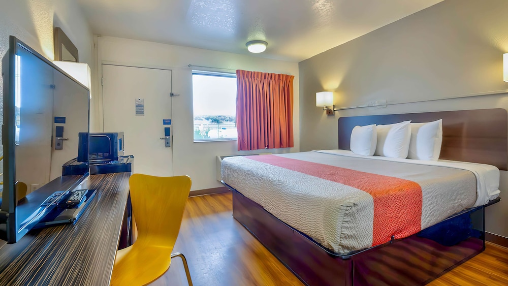 Standard Room, 1 Queen Bed, Non Smoking photo 1
