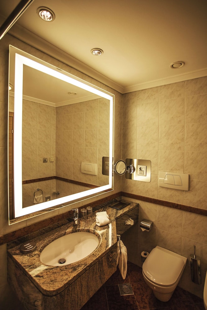 Executive Room, 2 Twin Beds, Club Lounge Access thumbnail 5