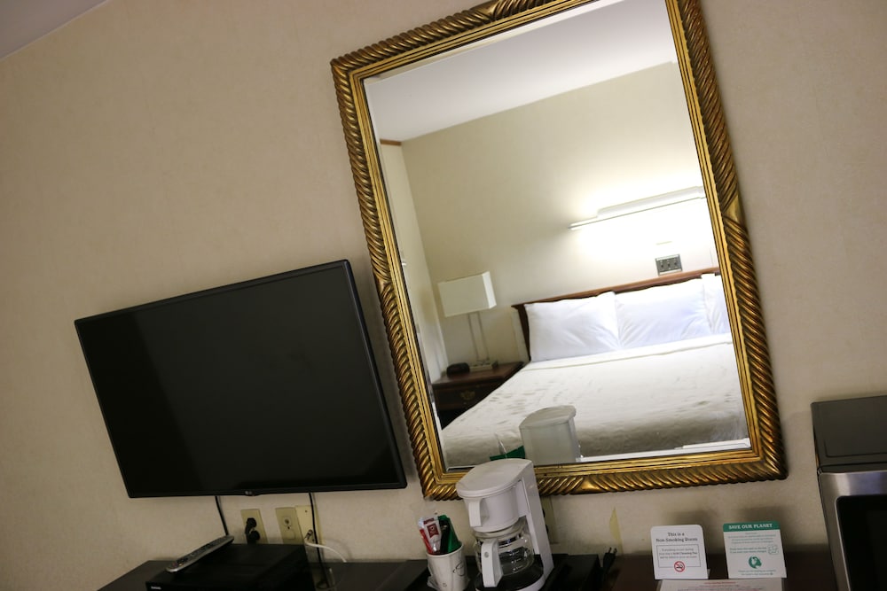 Standard Room, 1 Queen Bed photo 2