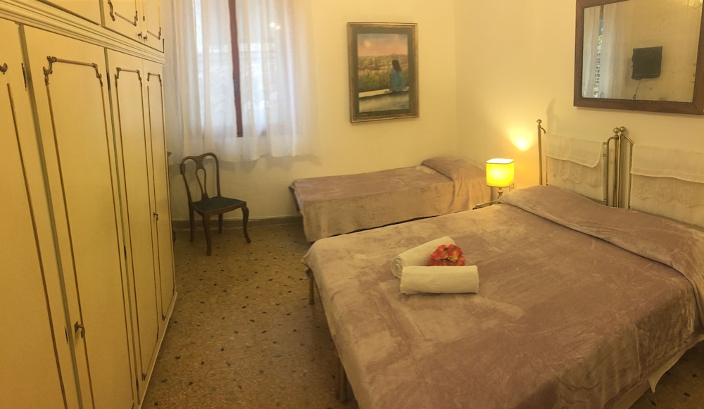 Basic Room, 1 Bedroom, Non Smoking, Shared Bathroom photo 1