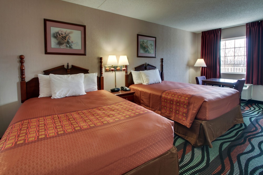 Deluxe Double Queen Bed Non-Smoking (Elevator Accessible) - Photo 3