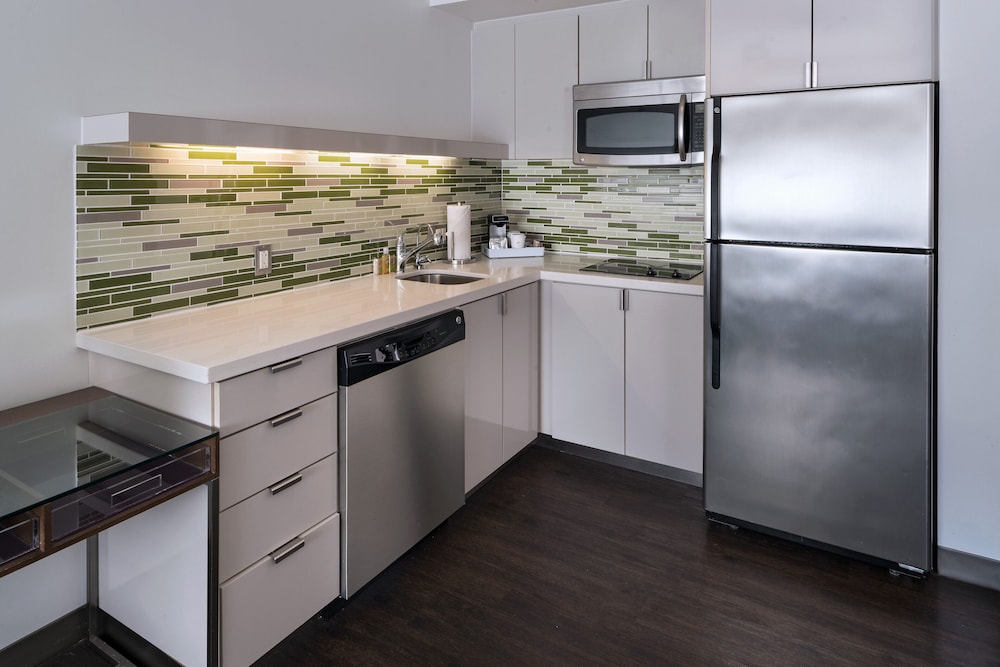 Suite, 1 Bedroom - Photo 3