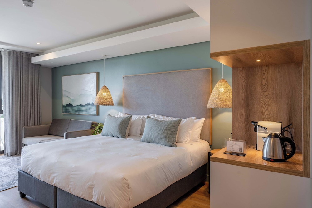 Luxury Suite - Photo 17