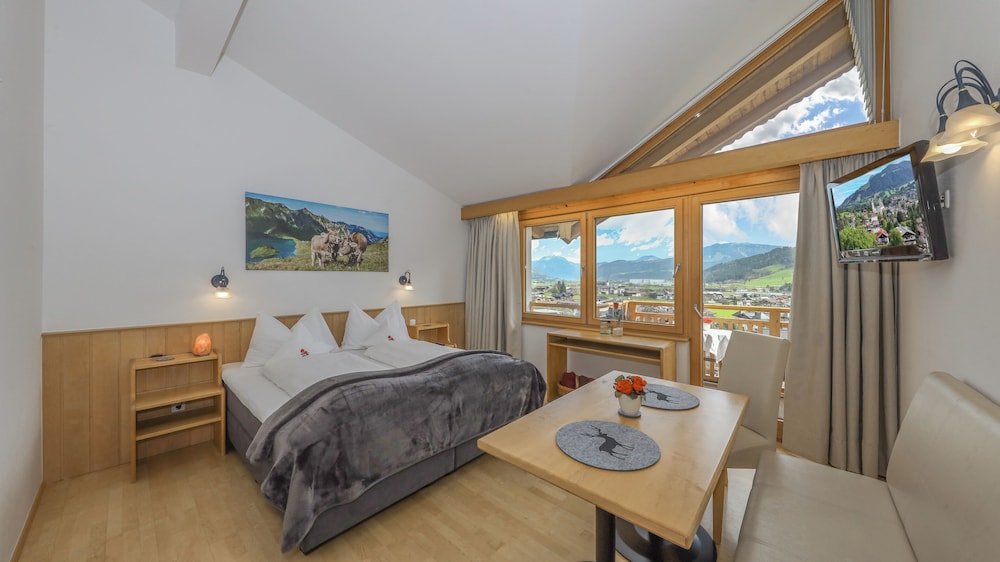 Apartment, Balcony, Mountain View photo 1