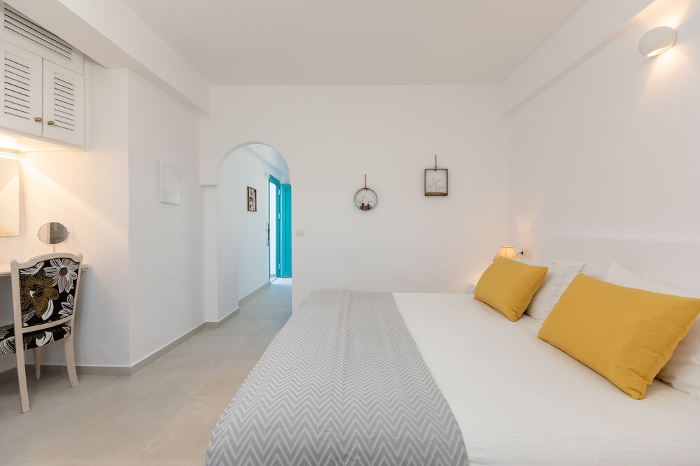 Deluxe Room, Balcony - Photo 11