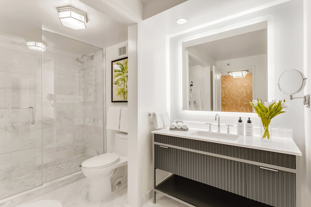 Classic Room, 2 Queen Beds, City View