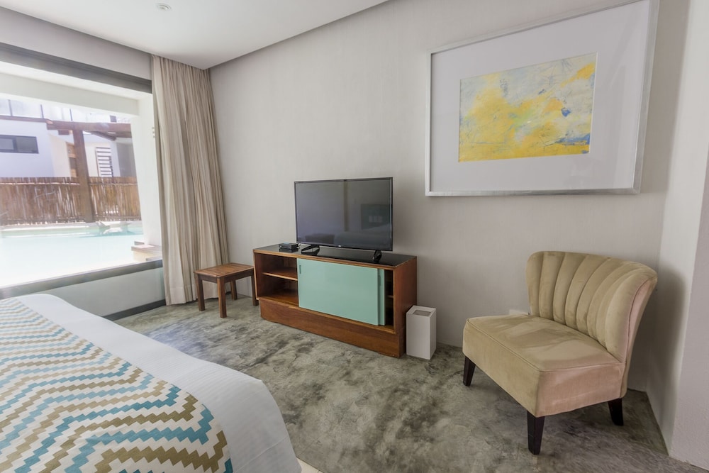 Suite with plunge pool photo 3
