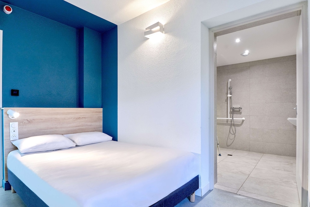 Standard Double or Twin Room, 1 Double Bed - Photo 7