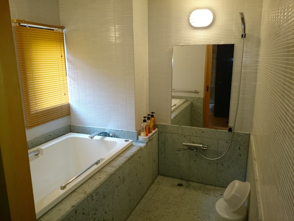 Deluxe Japanese-Style with Private Bathroom, Non-Smoking - Photo 6