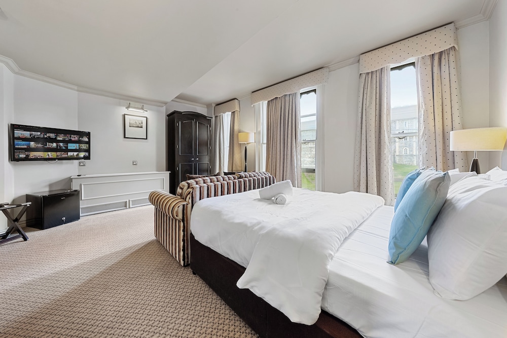 Deluxe room with castle view for four. photo 1