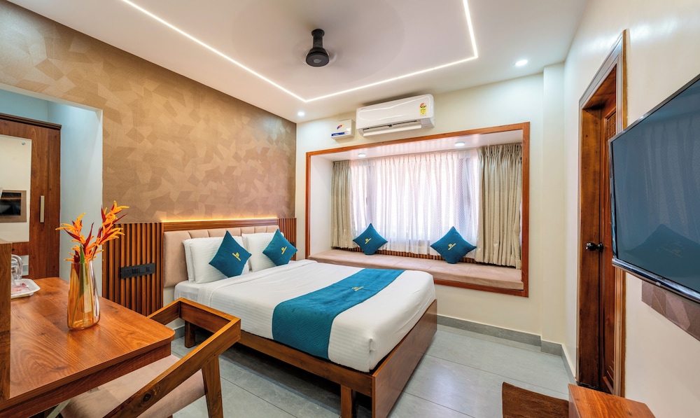 Deluxe Double Room, City View