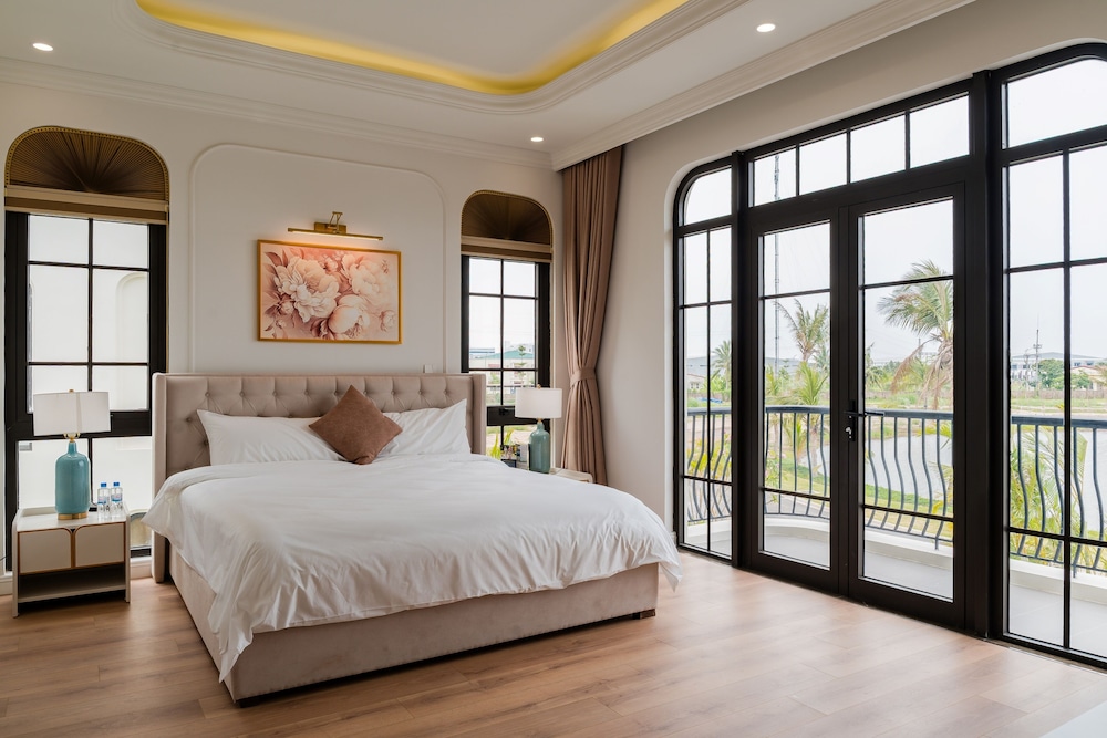 Lake View Suite
