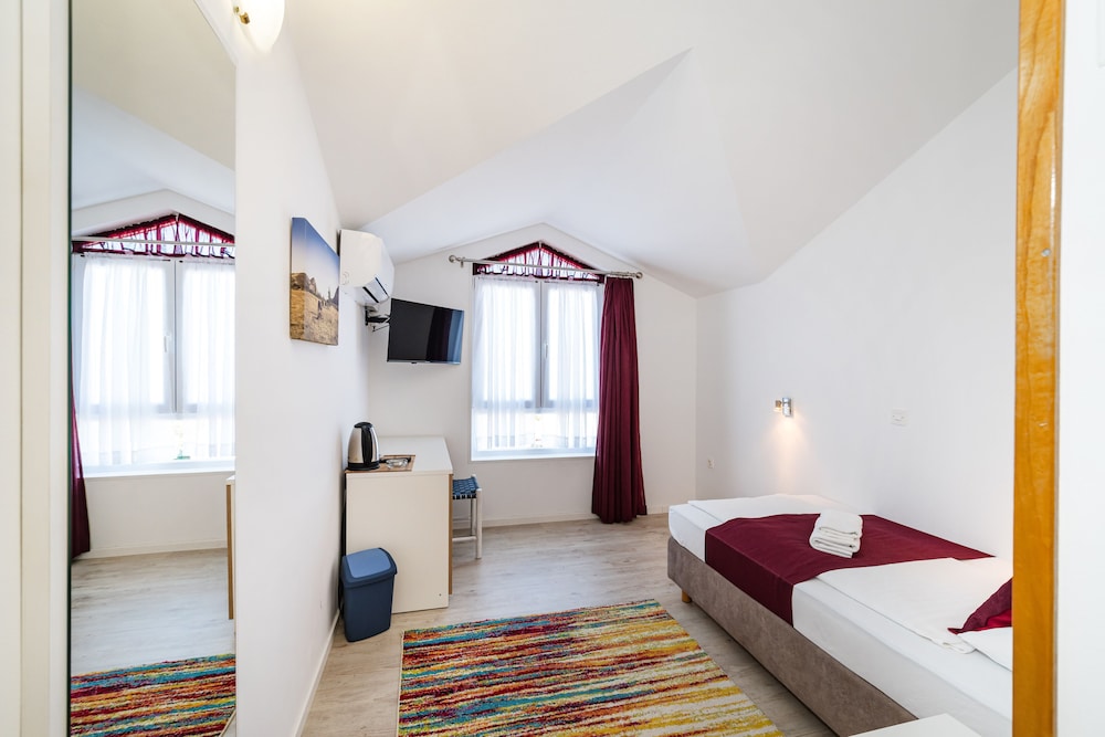 Single Room photo 2