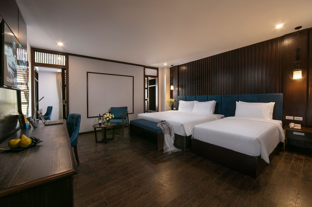 Deluxe Family Suite with Terrace photo 3