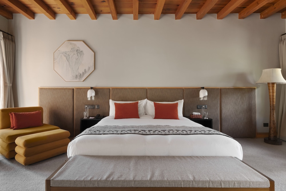 Junior Suite, 1 King Bed, Valley View photo 3