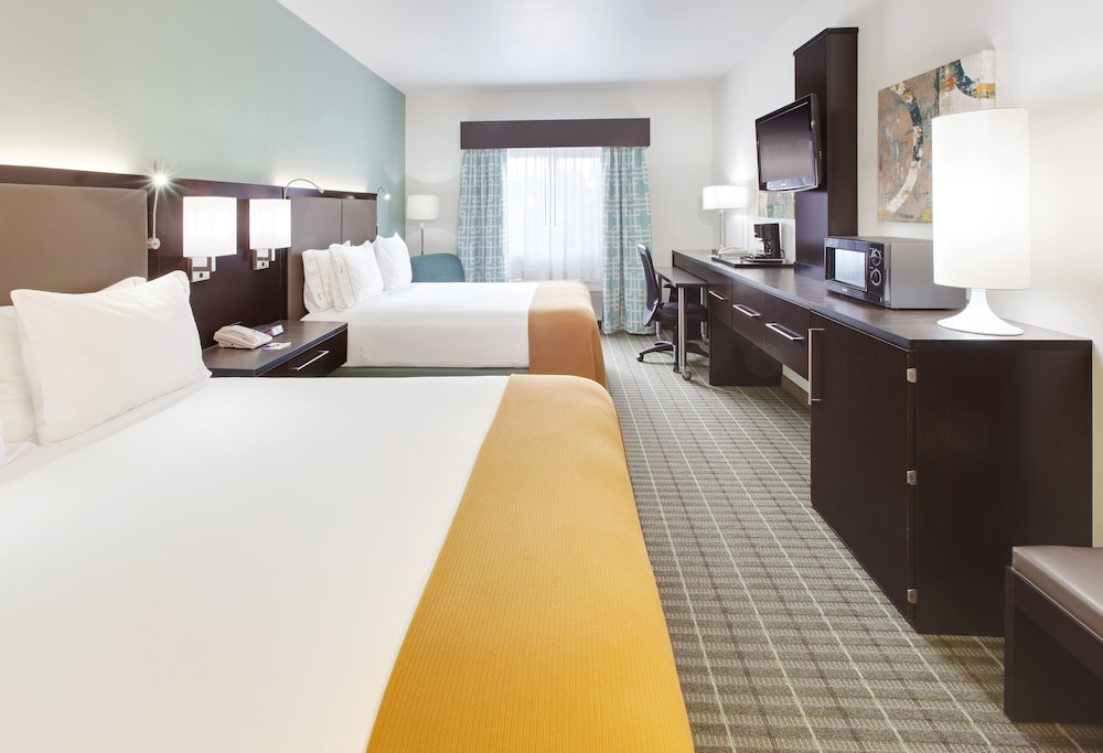 Standard Room, 2 Queen Beds, Pool View - Photo 1