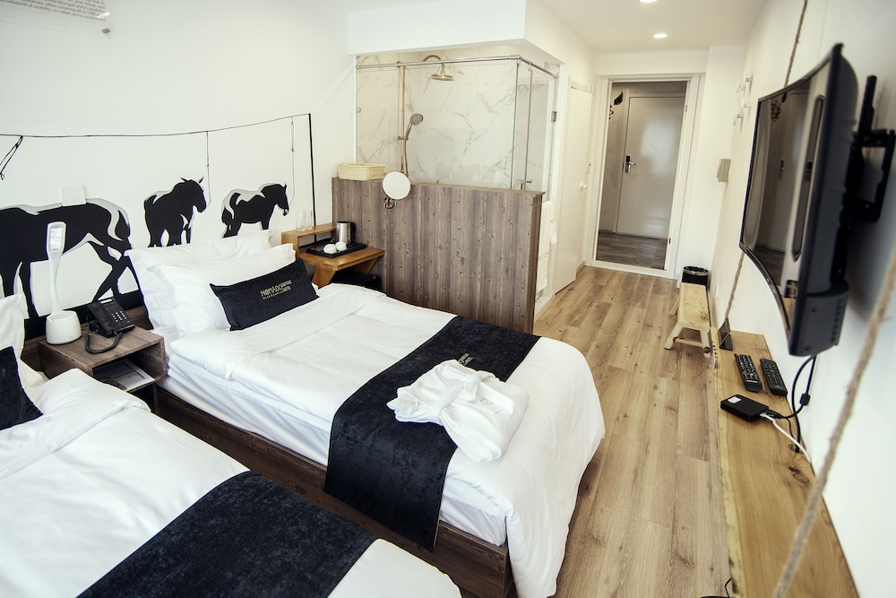 Signature Twin Room photo 1