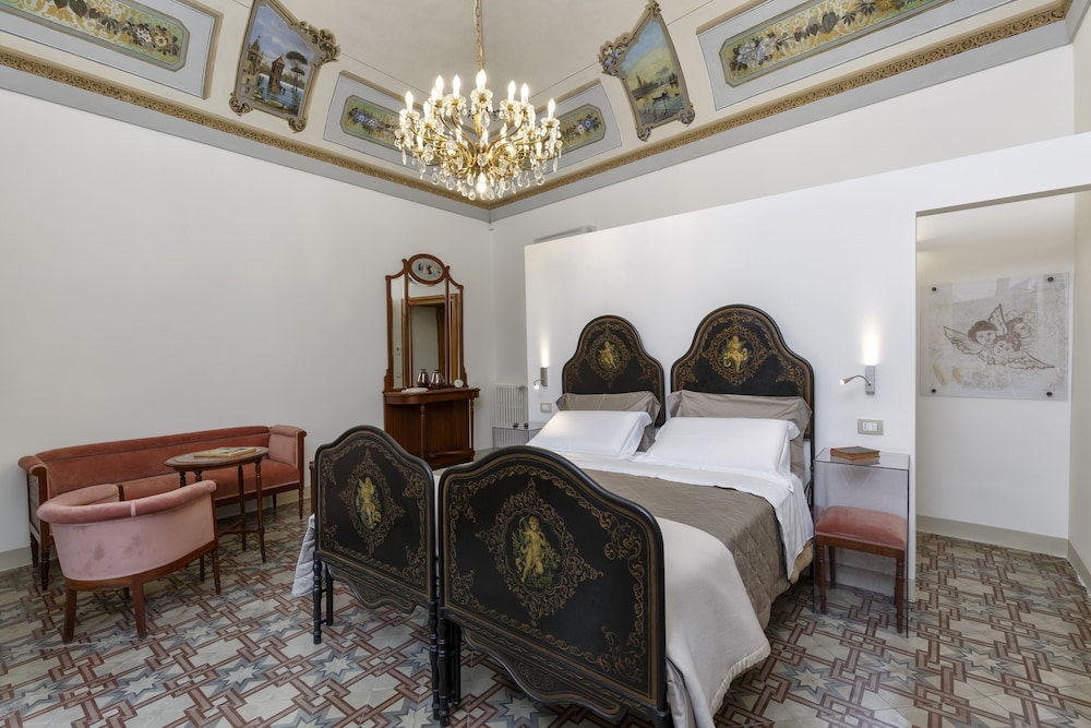 Suite, City View