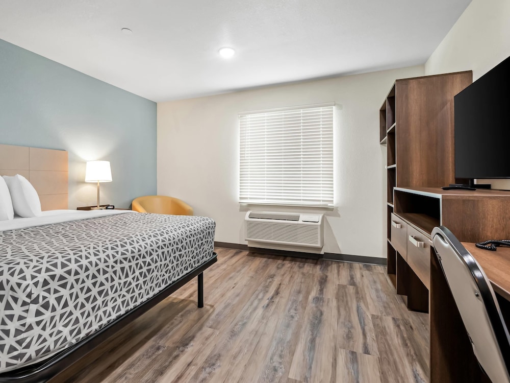 Suite, 1 Queen Bed, Non Smoking photo 1