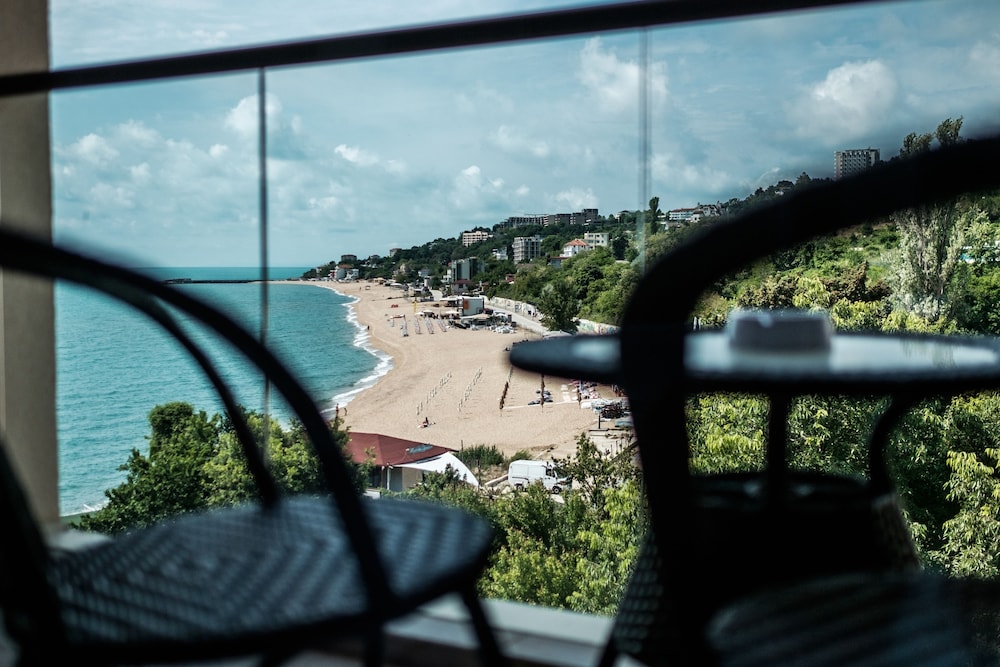 Apartment, 1 Bedroom, Partial Sea View photo 2