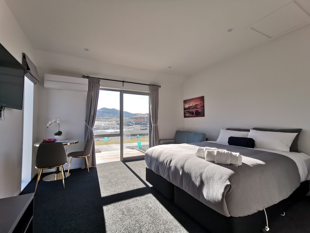 Skyrim One Bedroom King Studio