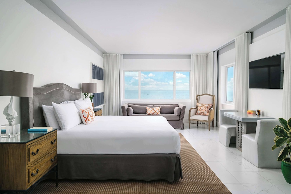 Studio Suite with One King Bed and Sofa Bed (Non Smoking)