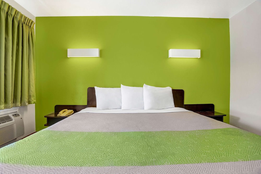 Business Room, 1 King Bed, Non Smoking - Photo 3