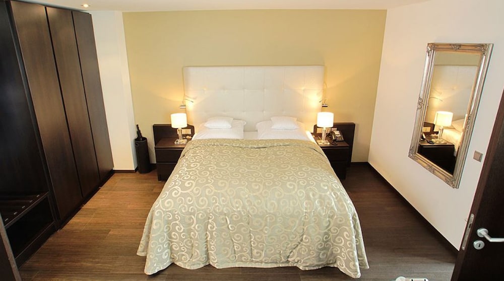Luxury Suite photo 2