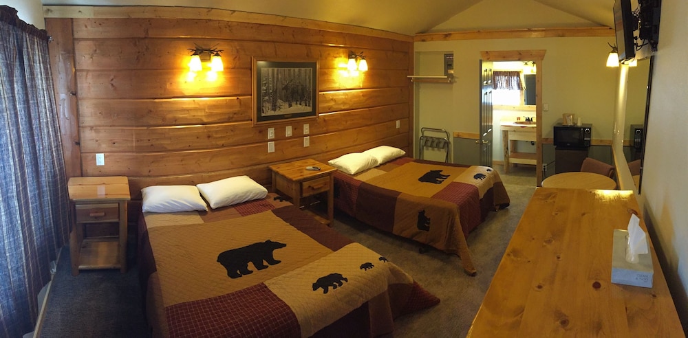 Motel, A Walk In The Woods (103) - (2) Full Beds, Private Bath, Shower, TV, MW, F, No Roll-away