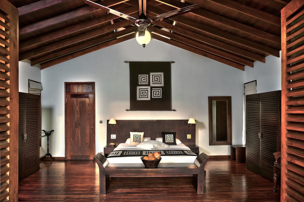 Villa, Garden Area - Photo 1