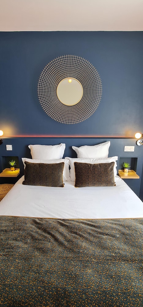 Standard Suite, City View - Photo 14