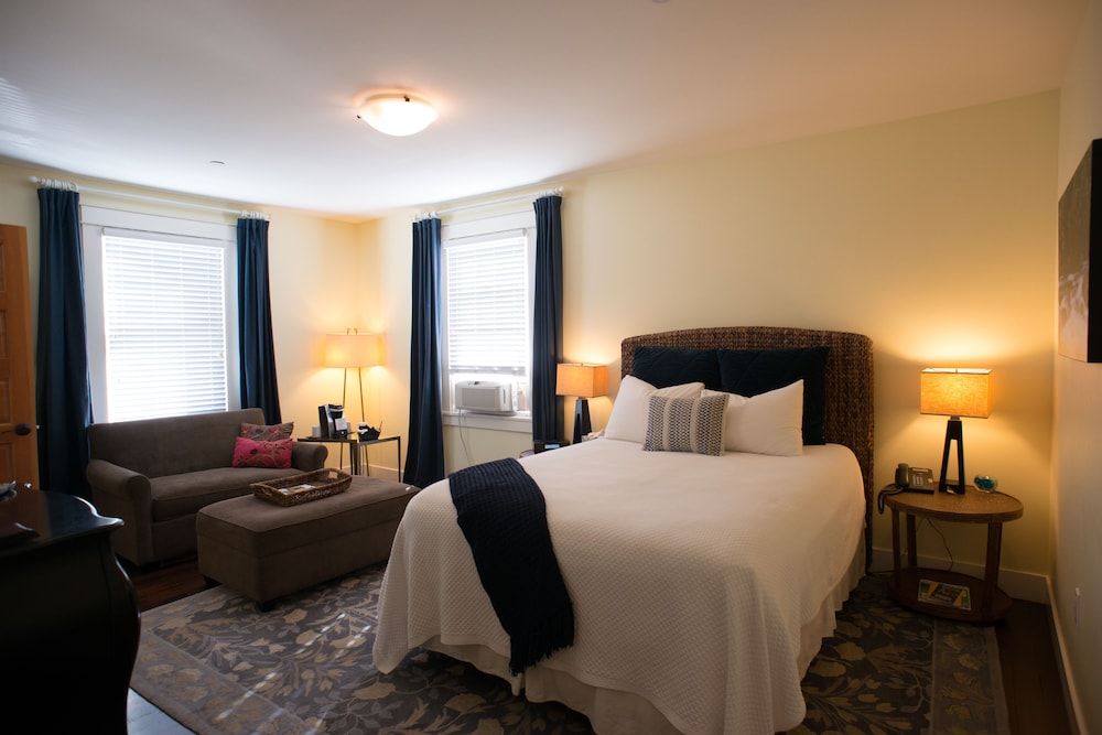 Raging River Suite photo 1