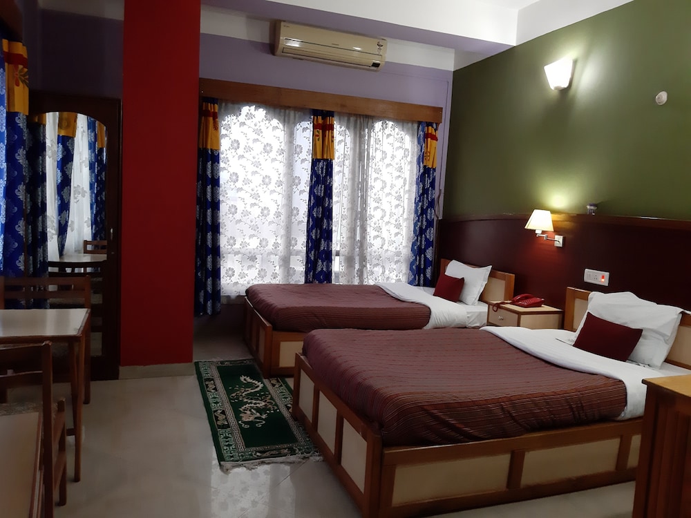 Deluxe Double or Twin Room photo 3