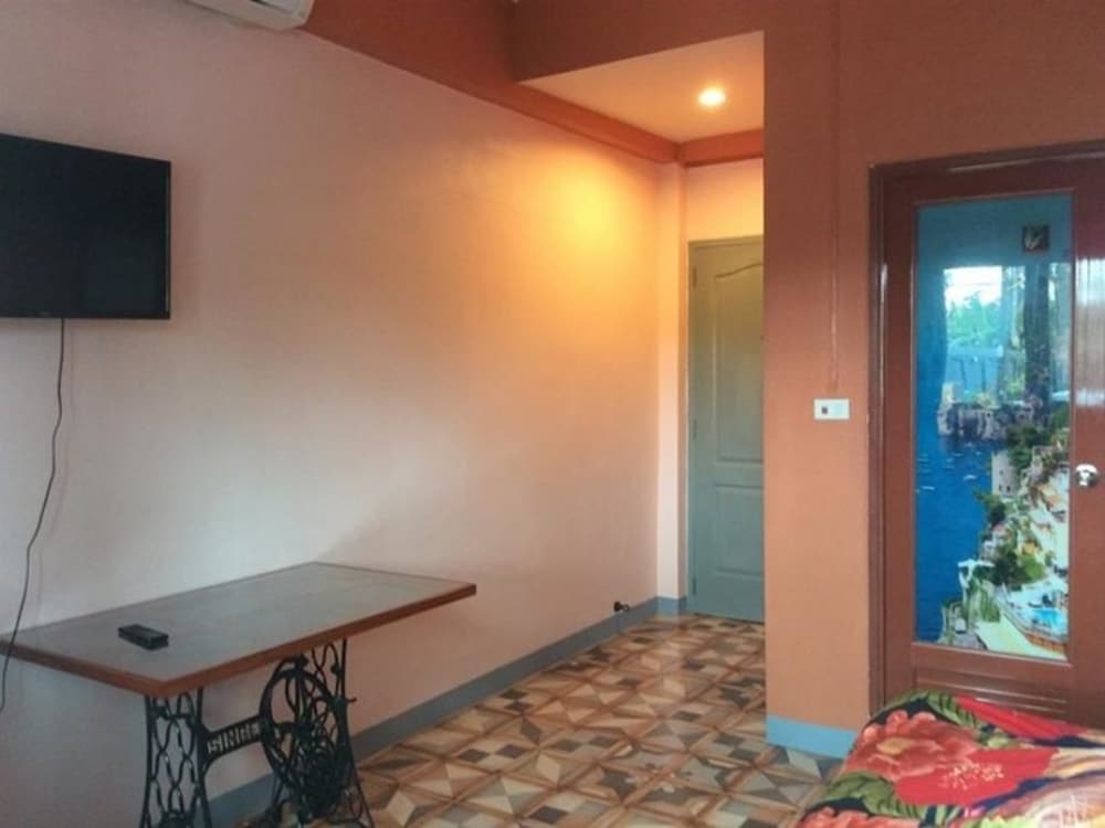 Economy room photo 3