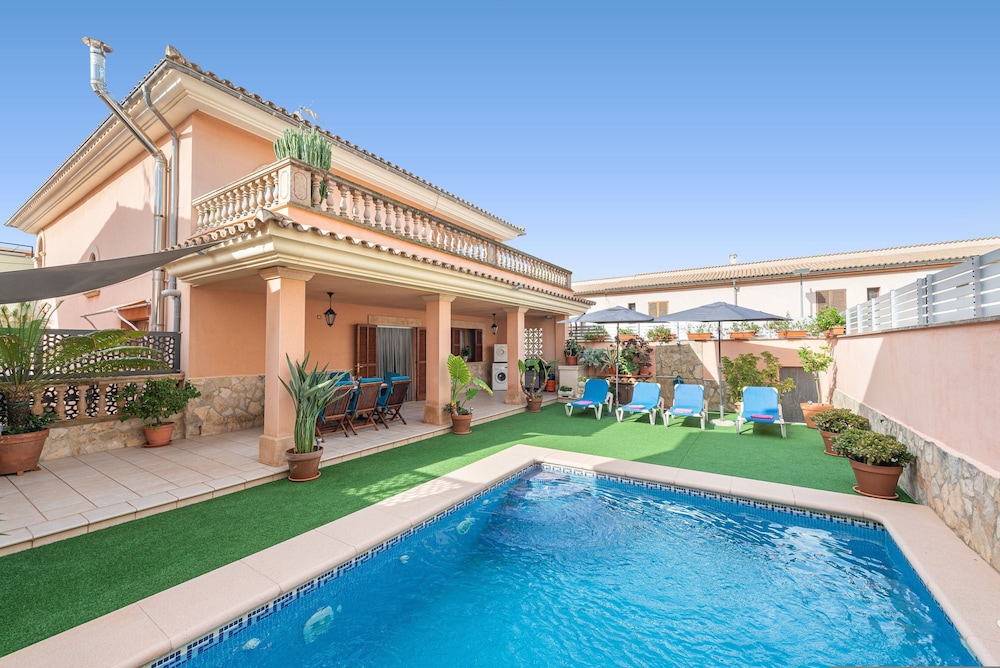 Villa photo 2