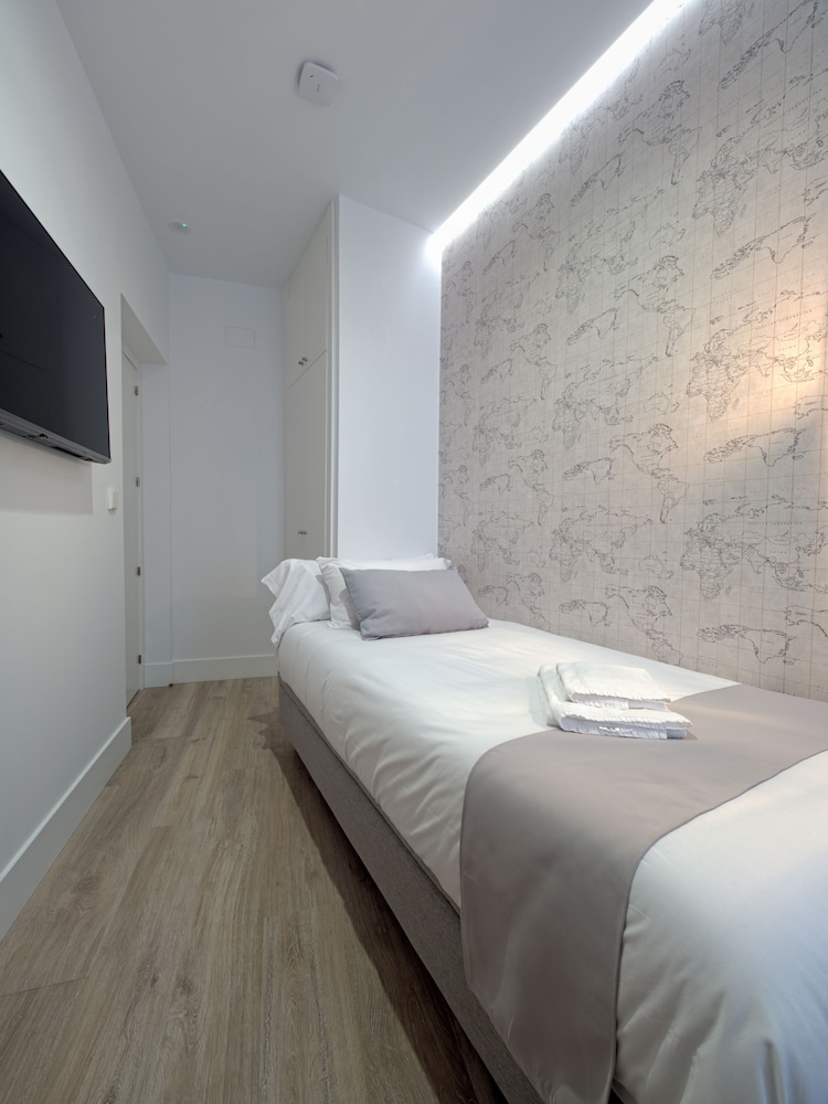 City Room photo 3