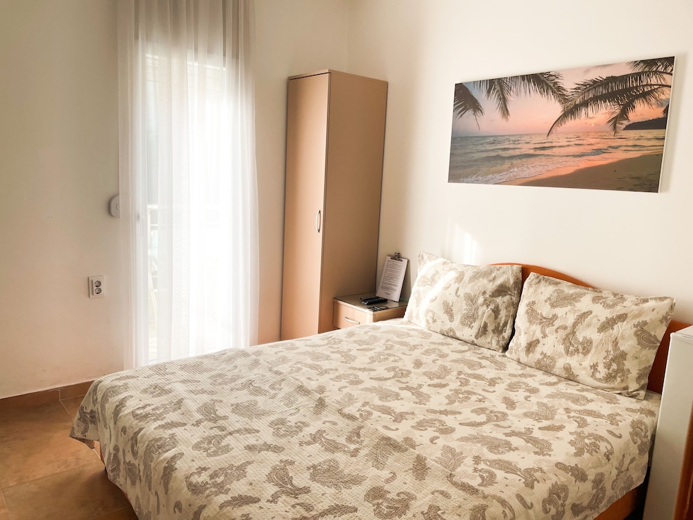 Standard Double or Twin Room - Photo 9