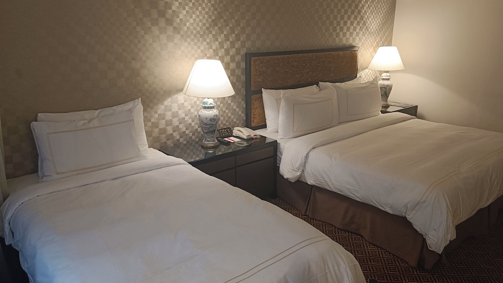 Deluxe Room, Multiple Beds photo 3