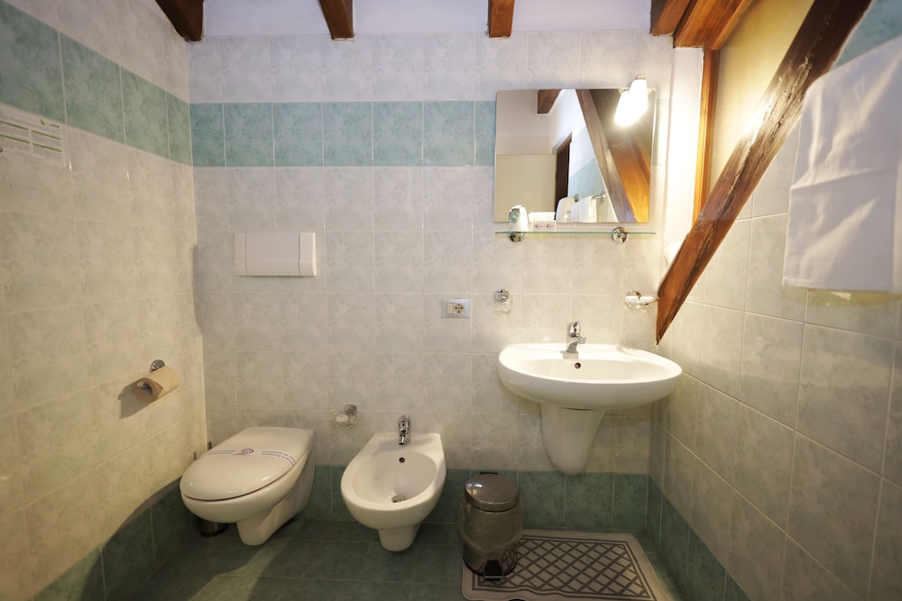 Double or Twin Room (Mansarda) - Photo 7