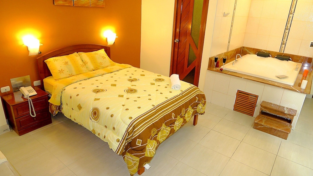 Executive Suite, Jetted Tub photo 2