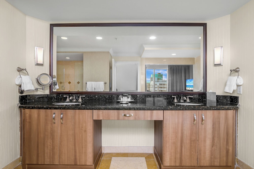 Penthouse, Multiple Beds