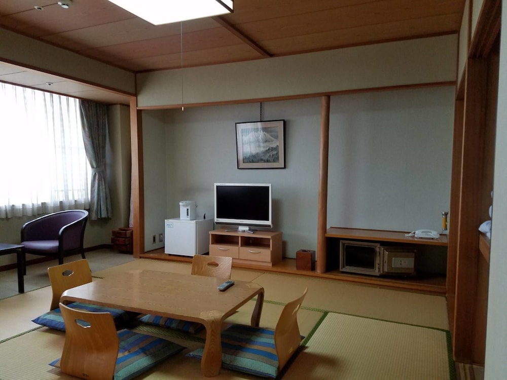 Japanese Style Room with 8 Tatami Mats photo 3