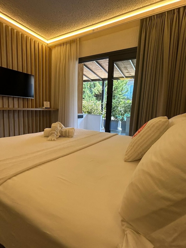 Deluxe Room - Photo 4
