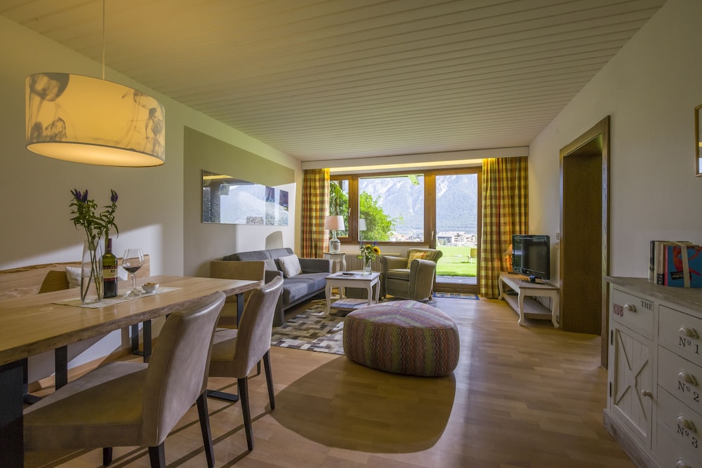 Superior Apartment, 2 Bedrooms, Balcony, Lake View
