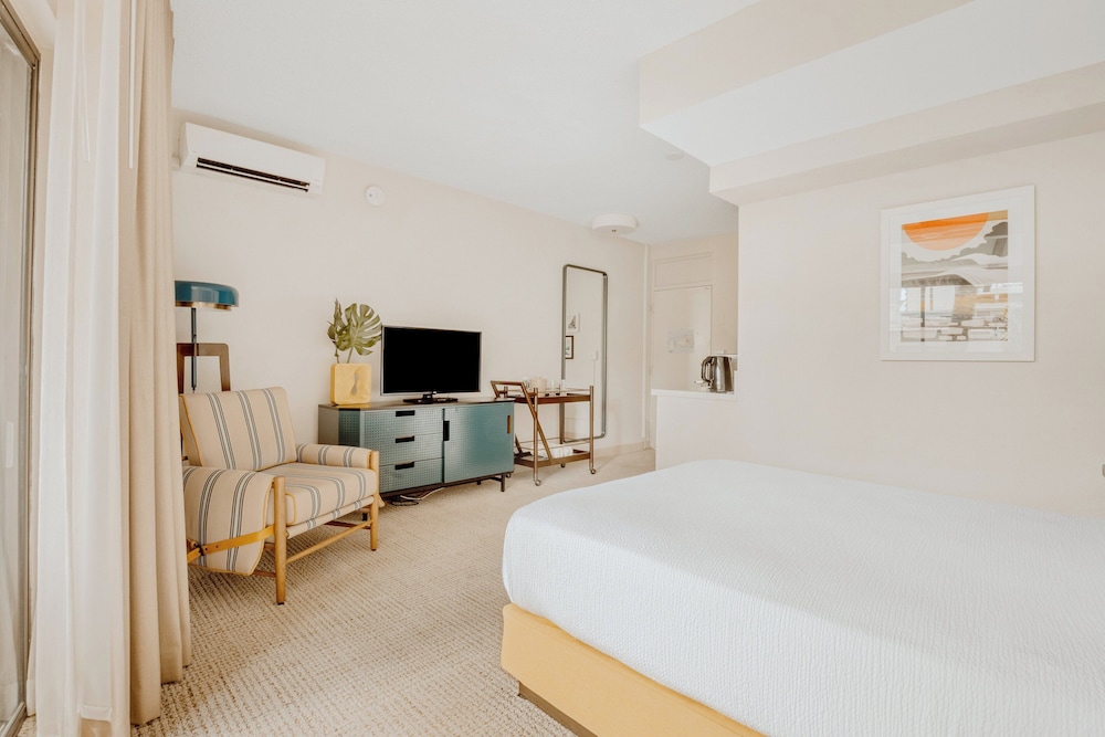 Room, 1 Double Bed, Pool View - Photo 4