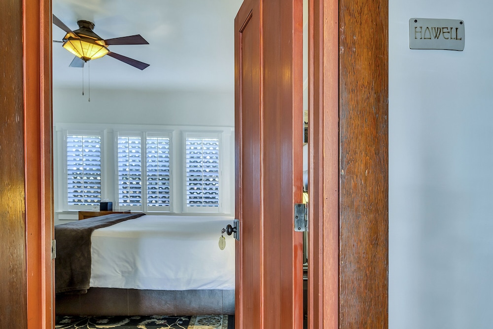 Deluxe Room, 1 King Bed (Howell) photo 3