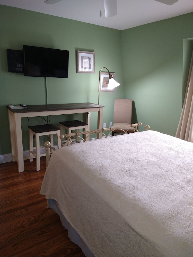Classic Double Room, 1 King Bed photo 3