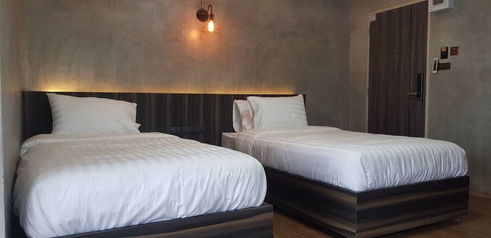 Standard Twin Room - Photo 5