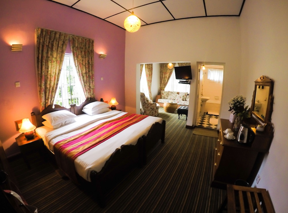 Deluxe Suite, 1 Double Bed, Bathtub photo 2